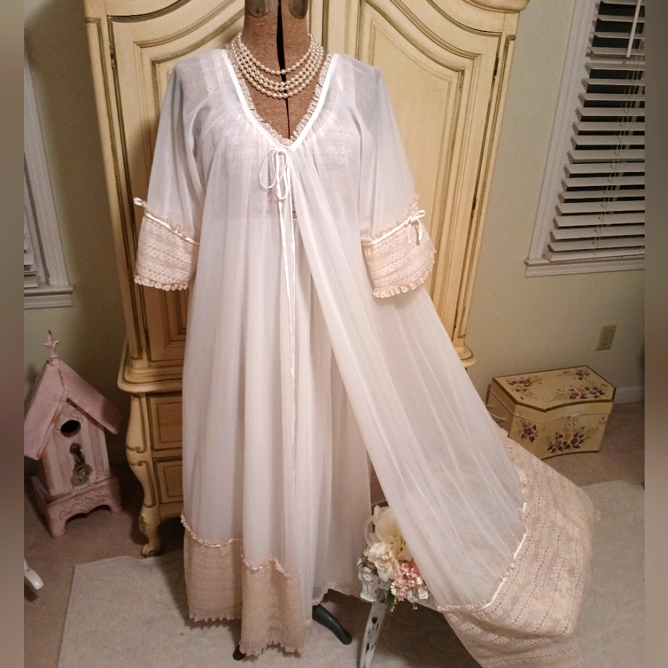 Rare And Stunning 1970s Vintage  Intime California Peignoir Ensemble